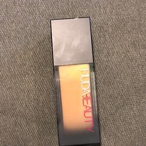 HUDA BEAUTY Makeup - Huda beauty #fauxfilter foundation HUDA BEAUTY Makeup - Huda beauty #fauxfilter foundation